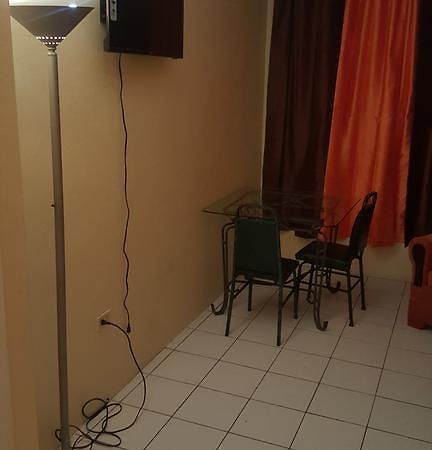 Comfortable Suite 1 Кингстон Экстерьер фото
