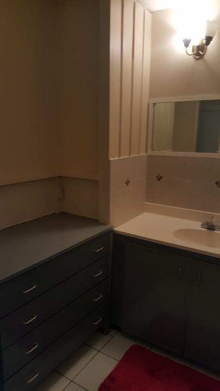 Comfortable Suite 1 Кингстон Экстерьер фото