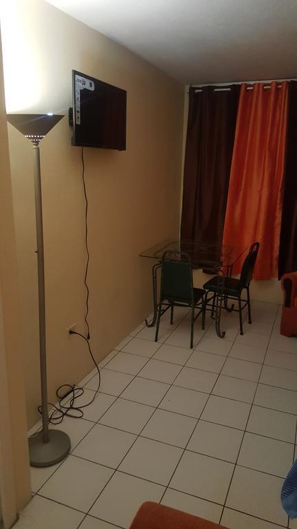 Comfortable Suite 1 Кингстон Экстерьер фото